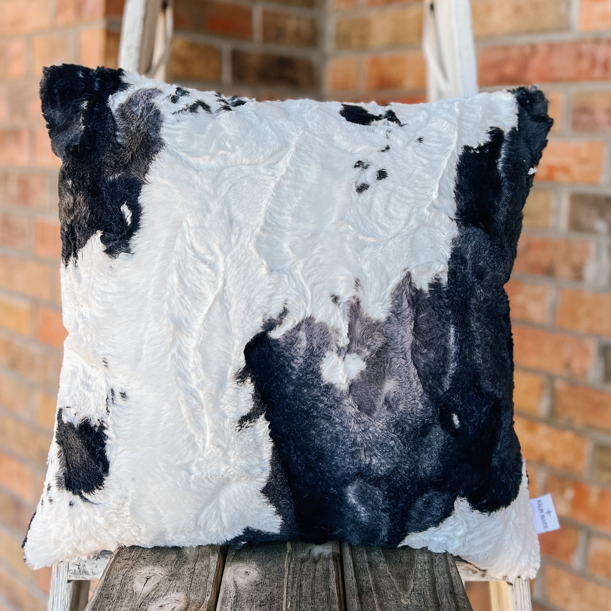 Finished 20x20 Pillow Cover with Invisible Zipper