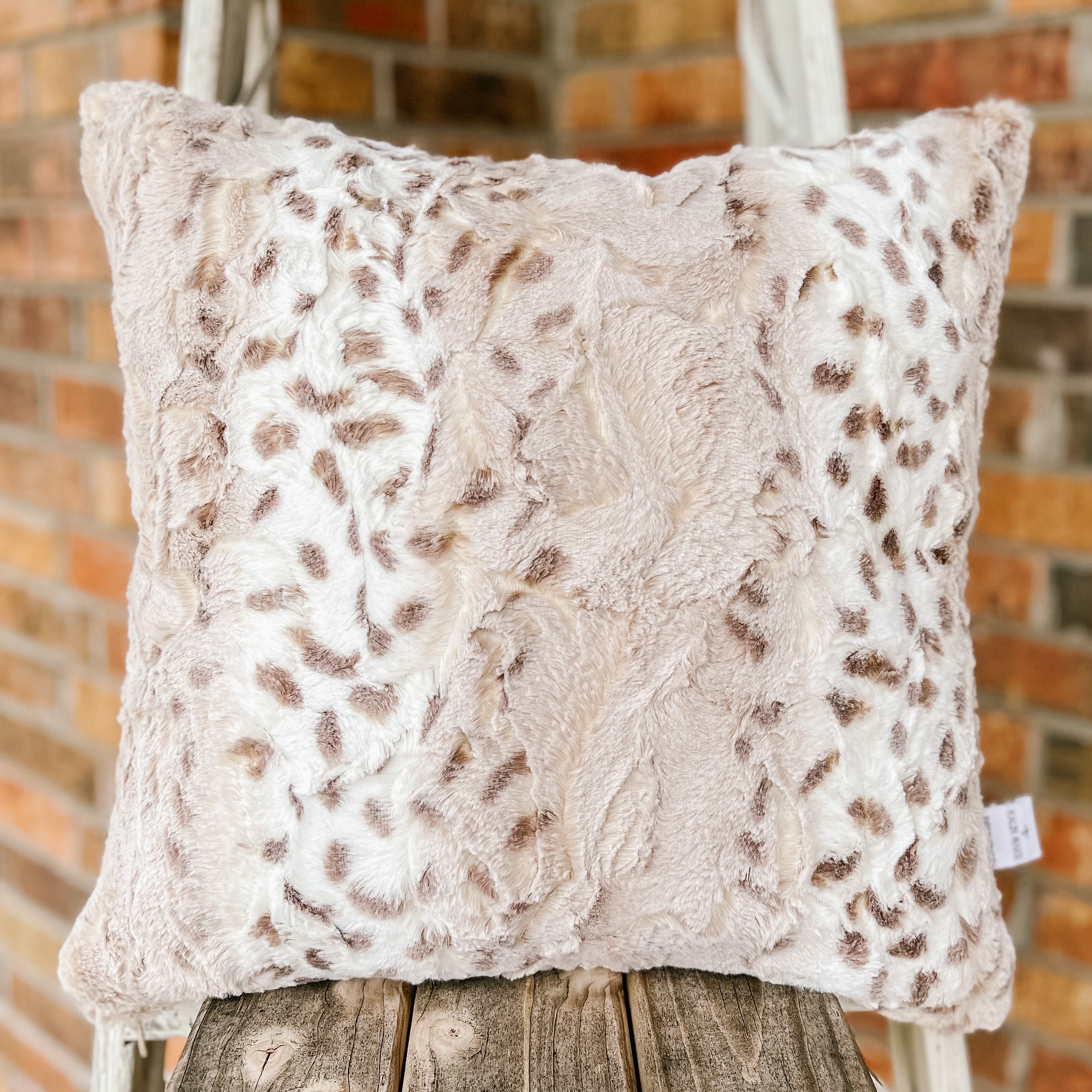 Finished 18x18 Pillow Cover with Invisible Zipper