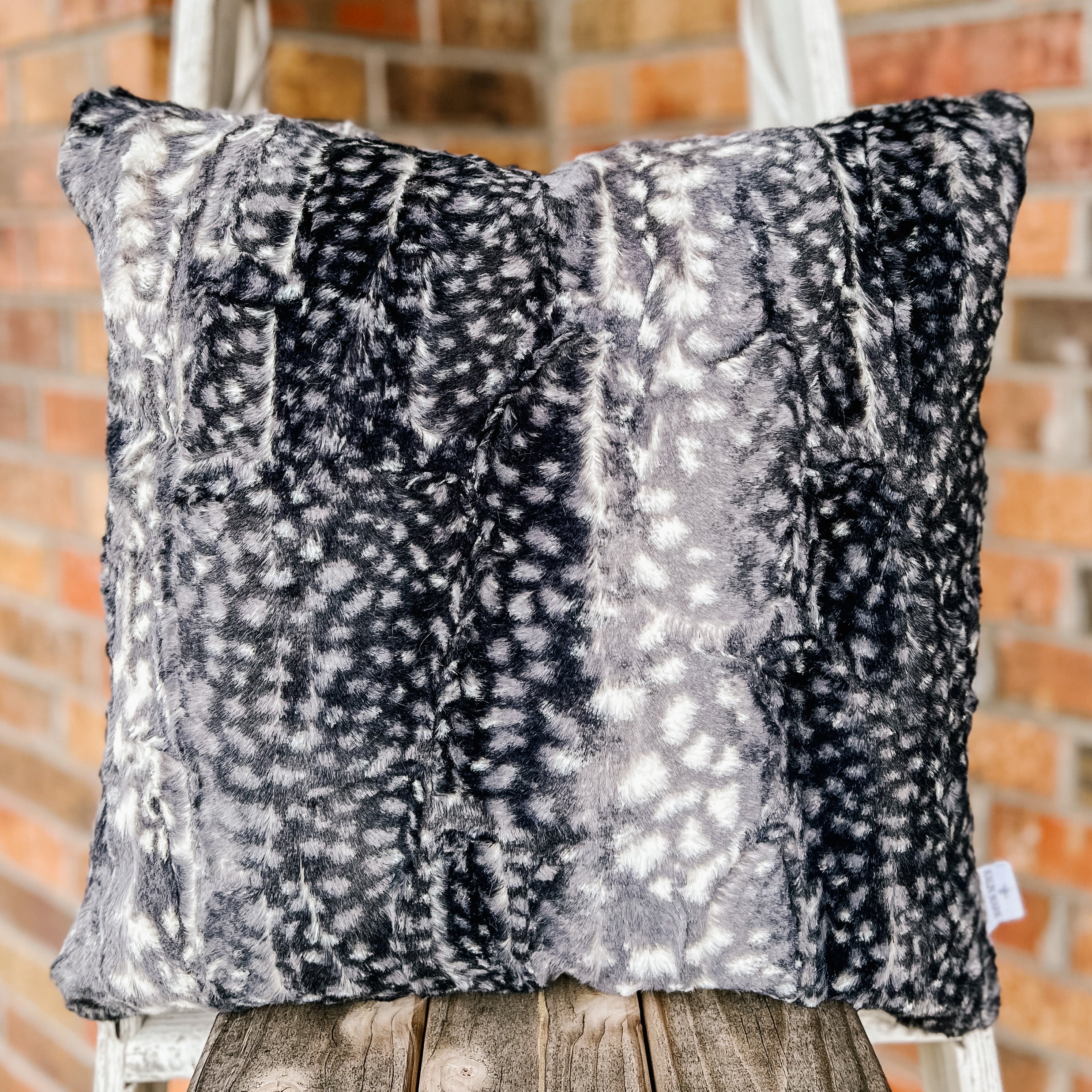 Finished 18x18 Pillow Cover with Invisible Zipper