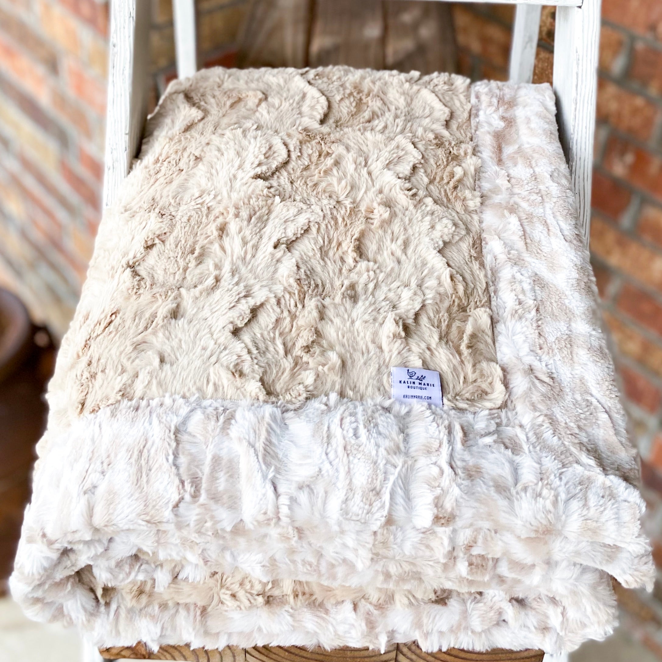 Latte Glacier & Jaguar Quartz Fur Double Luxe Blanket