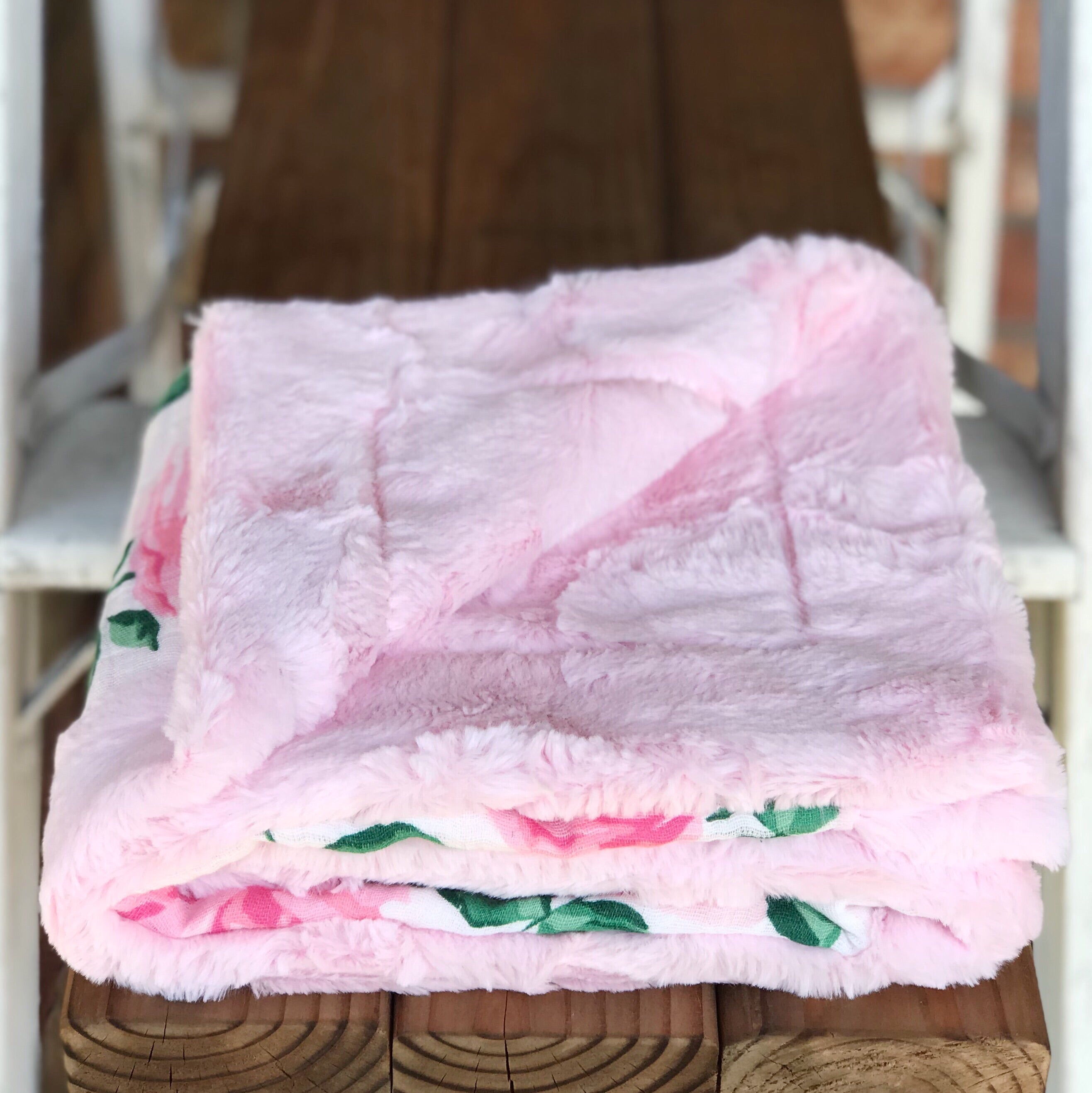 Easy Order La Vie En Rose Pink Luxe Snuggle Blanket