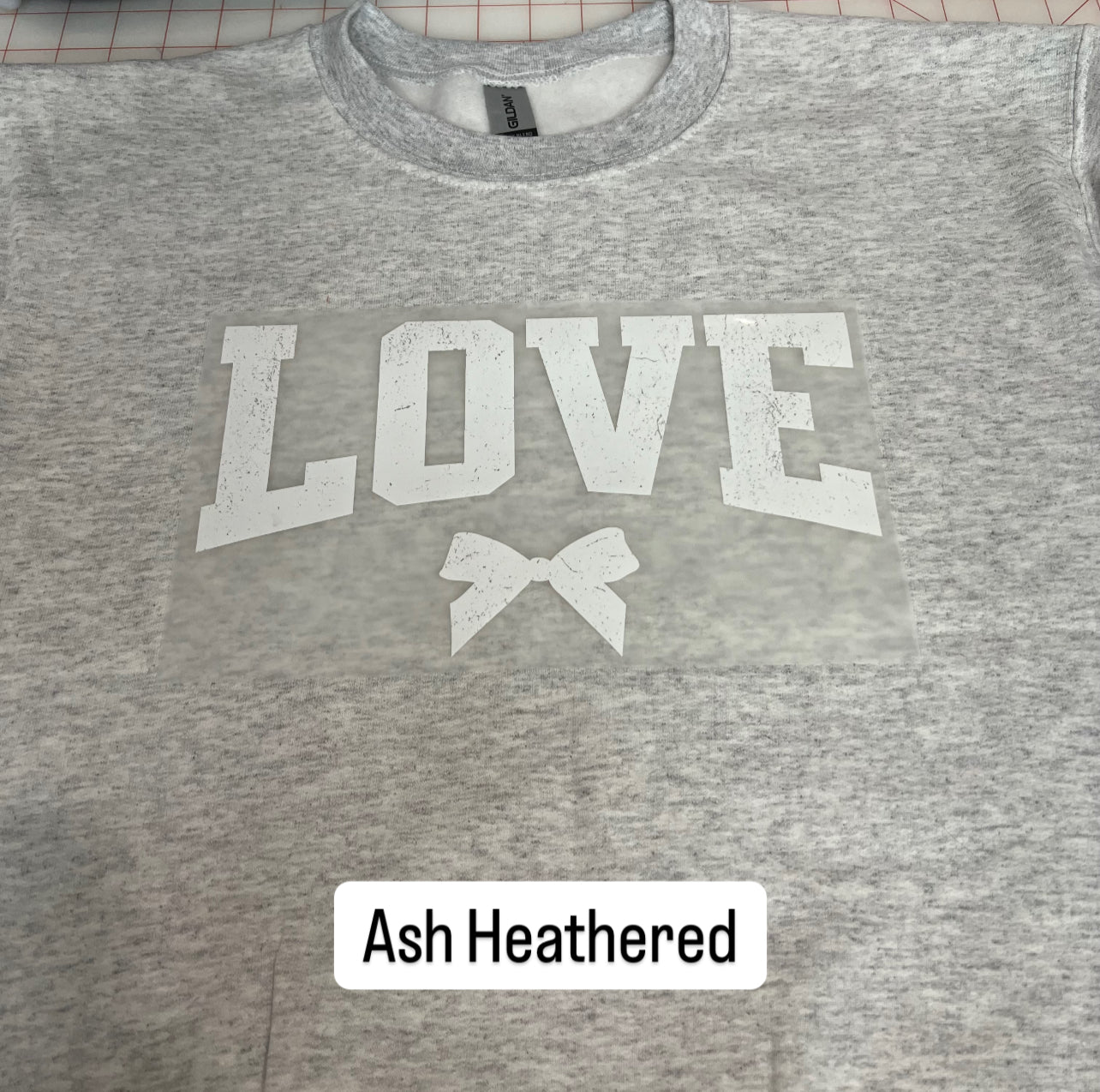 NEW! LE LOVE w/ Bow Heat Transfer Crewneck Sweatshirt