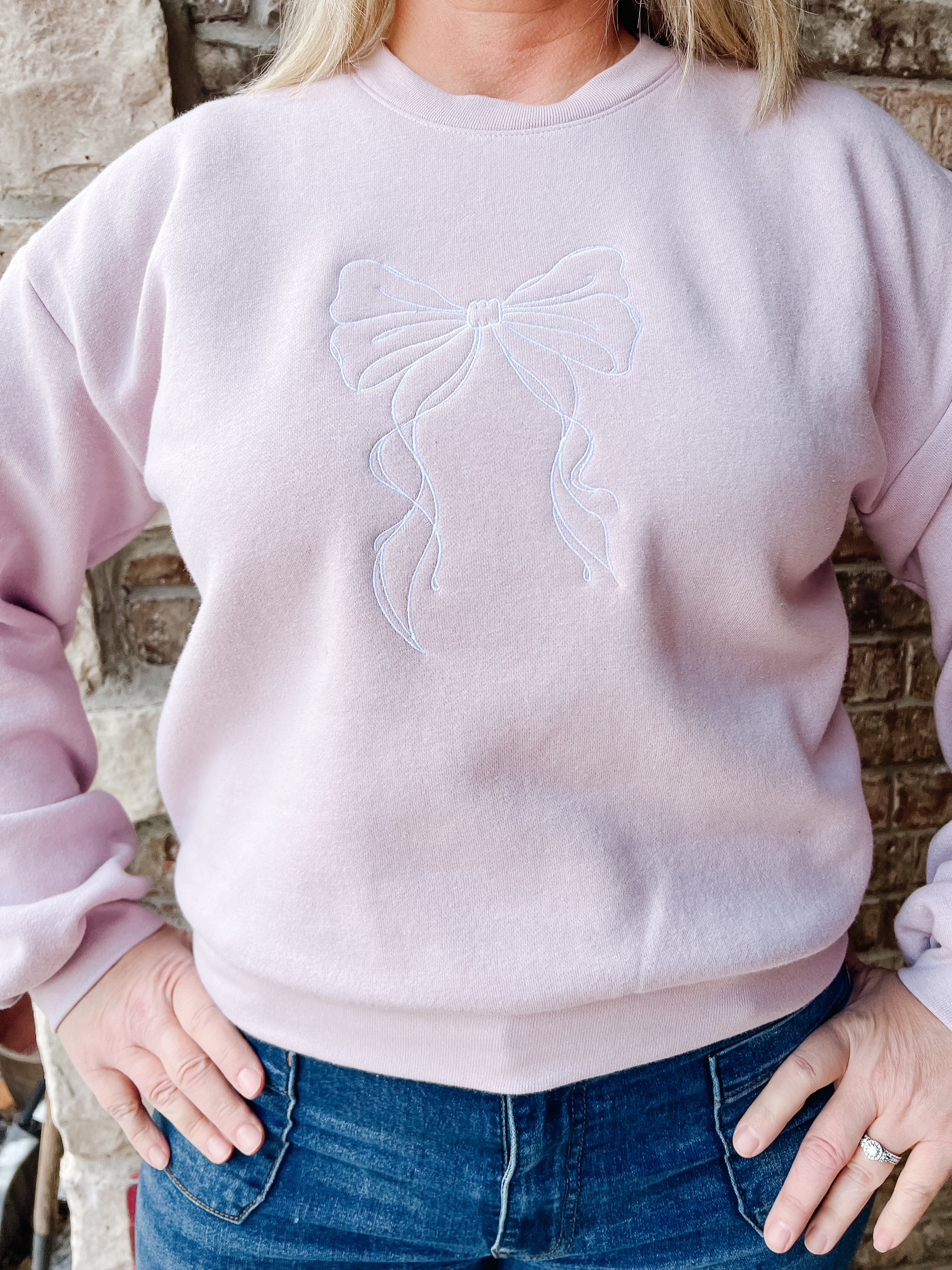 NEW! LE Large Bow Embroidered Cropped Sweatshirts